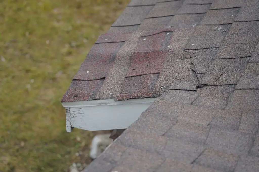 We want to hire roofing contractors that we can trust to not only avoid bad roofing practices like what’s shown in this picture, but also to solve such issues!